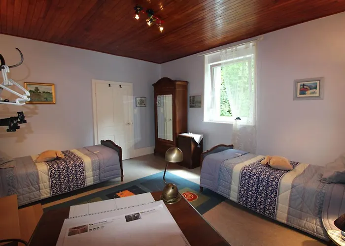 Confortable En Pleine Foret Avec Etang, Ideal Pour Familles Et Amis - Fr-1-589-154 * Barbey-Seroux